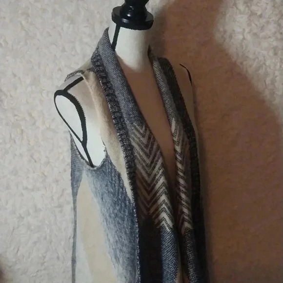 Sleeping on Snow Sleeveless Knit Open Front Drapey Cream Tan Blue Vest Cardigan - Picture 5 of 8